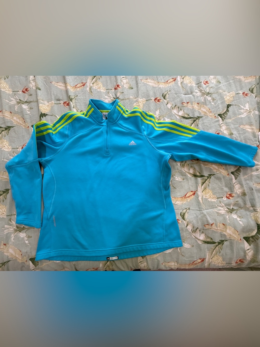 Adidas womens XL sweatshirt. Like new